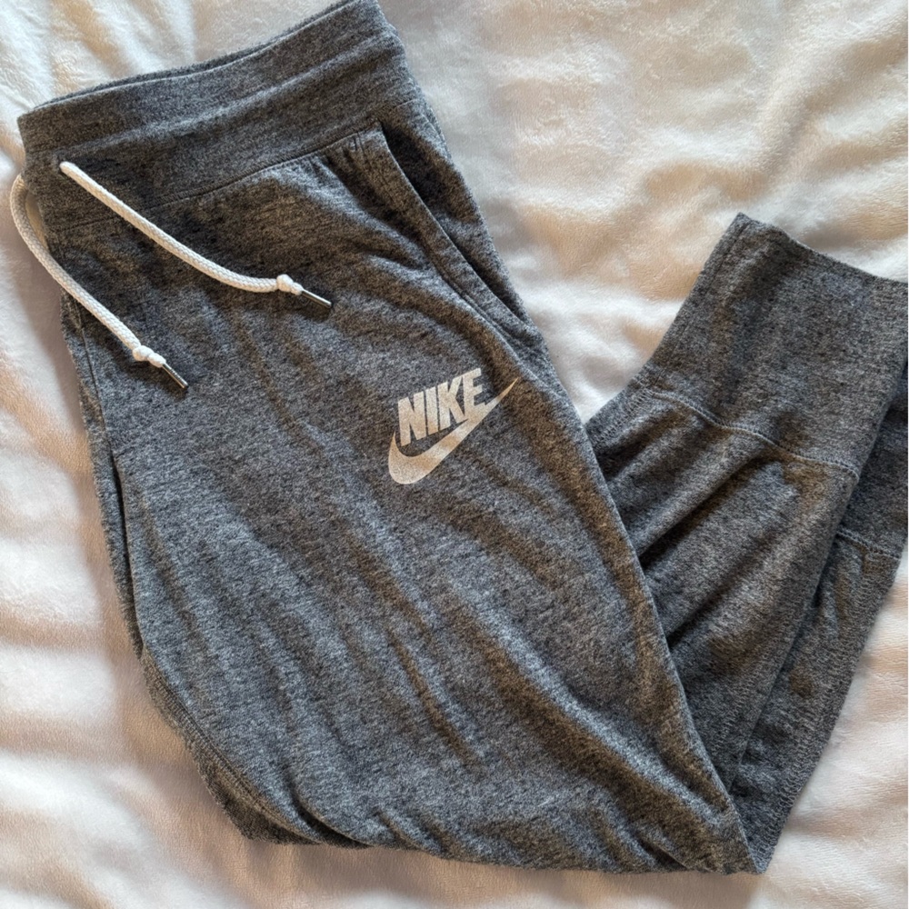 Nike Joggers Cropped Charcoal Gray SZ M  pockets and drawstring Streetwear